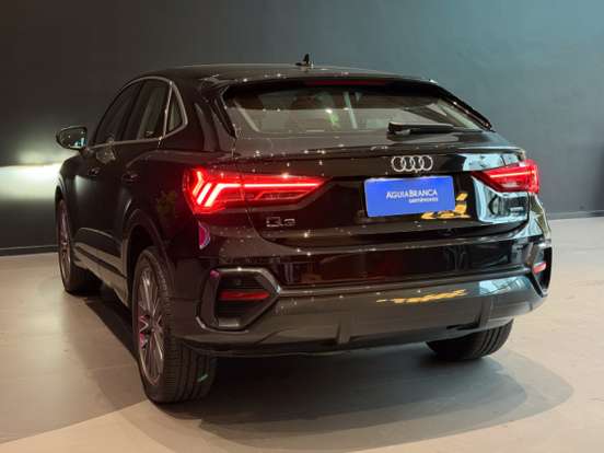 AUDI-Q3-2023