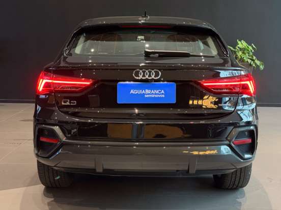 AUDI-Q3-2023