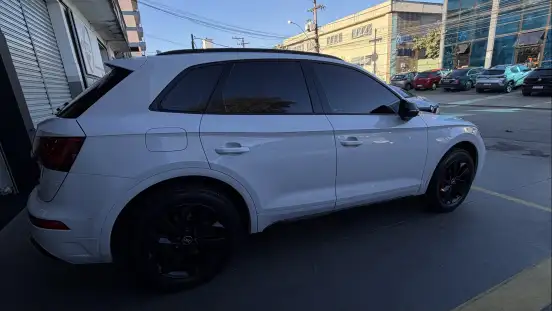 AUDI-Q5-2021