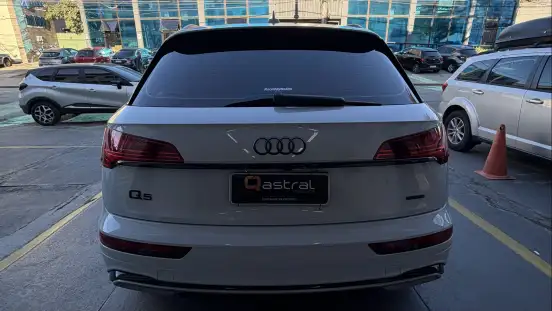 AUDI-Q5-2021
