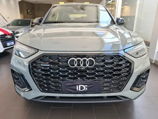 AUDI-Q5-2021