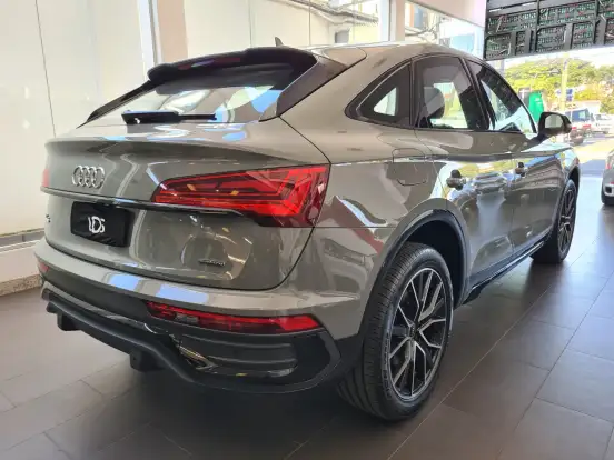 AUDI-Q5-2021