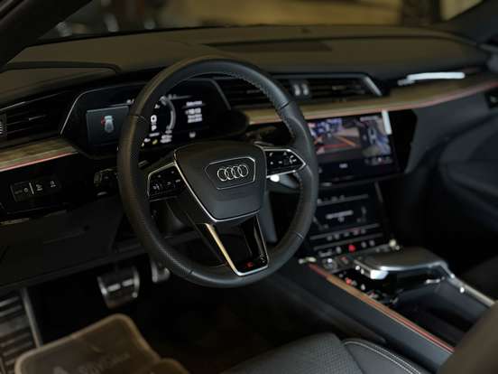 AUDI-Q8 E-TRON-2023