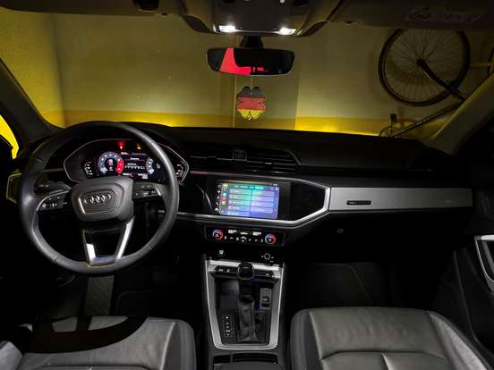 AUDI-Q3-2021
