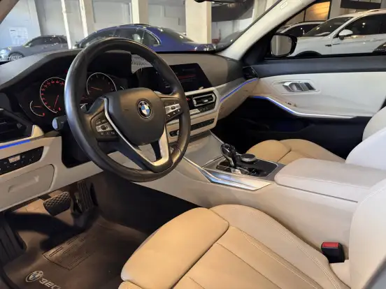 BMW-320i-2019