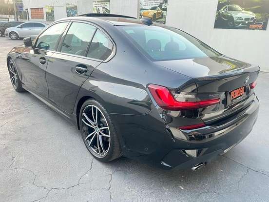 BMW-320i-2022