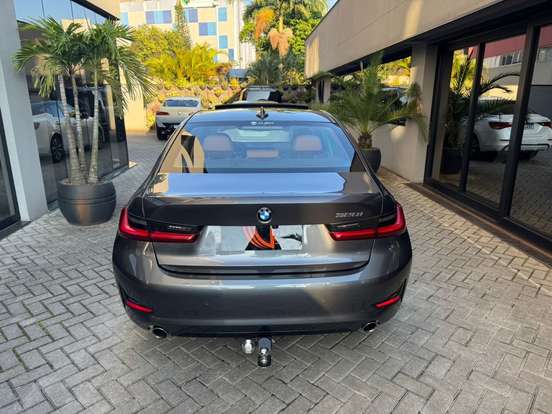 BMW-320i-2021