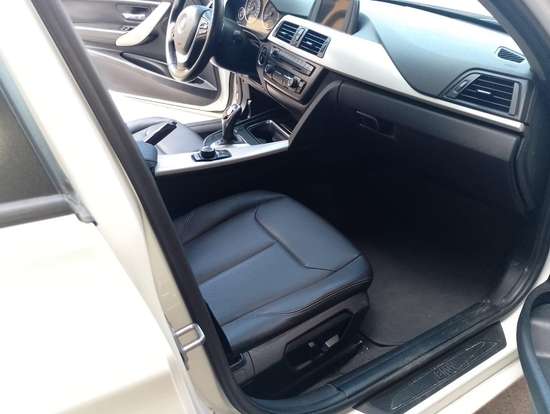 BMW-320i-2015