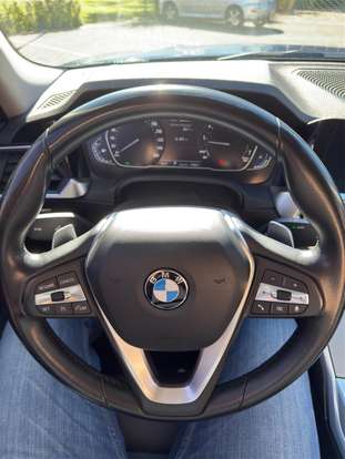 BMW-320i-2021