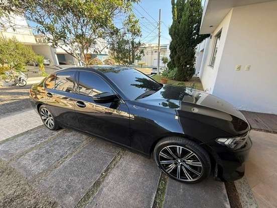 BMW-320i-2023