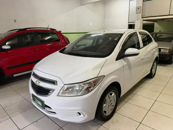 CHEVROLET ONIX 1.0 MPFI LT 8V FLEX 4P MANUAL CHEVROLET ONIX 1.0 MPFI LT 8V FLEX 4P MANUAL