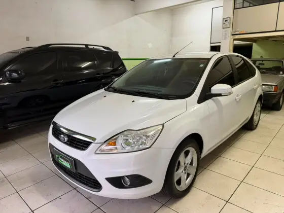 FORD FOCUS 1.6 GLX 16V FLEX 4P MANUAL FORD FOCUS 1.6 GLX 16V FLEX 4P MANUAL