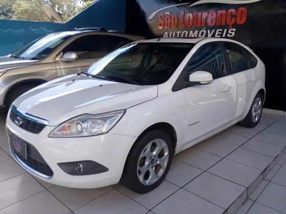 FORD FOCUS 2.0 TITANIUM HATCH 16V FLEX 4P AUTOMÁTICO FORD FOCUS 2.0 TITANIUM HATCH 16V FLEX 4P AUTOMÁTICO