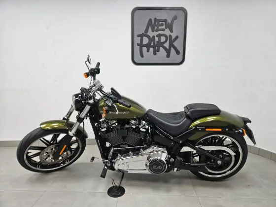 HARLEY-DAVIDSON SOFTAIL BREAKOUT 114 HARLEY-DAVIDSON SOFTAIL BREAKOUT 114