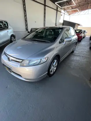 HONDA CIVIC 1.8 LXS 16V GASOLINA 4P AUTOMÁTICO HONDA CIVIC 1.8 LXS 16V GASOLINA 4P AUTOMÁTICO
