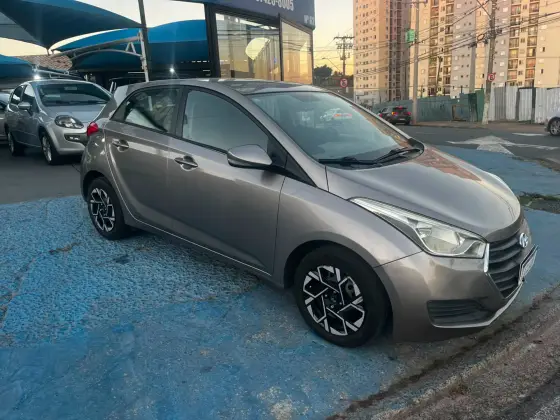 HYUNDAI HB20 1.0 COMFORT PLUS 12V FLEX 4P MANUAL HYUNDAI HB20 1.0 COMFORT PLUS 12V FLEX 4P MANUAL