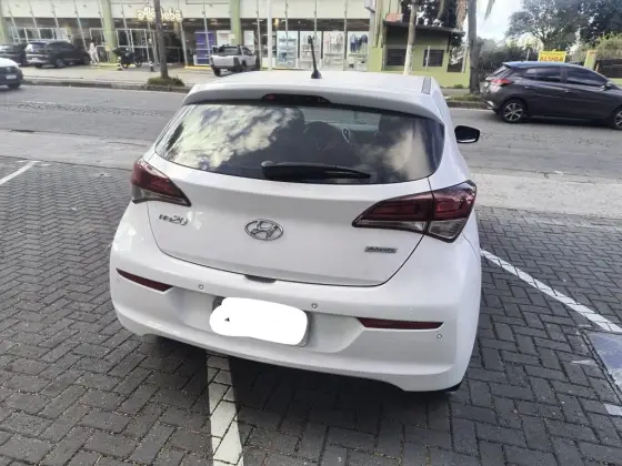 HYUNDAI HB20 1.6 PREMIUM 16V FLEX 4P AUTOMÁTICO HYUNDAI HB20 1.6 PREMIUM 16V FLEX 4P AUTOMÁTICO