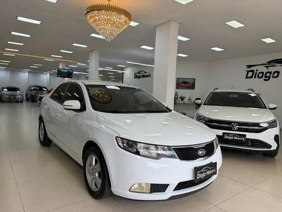 KIA-CERATO-1.6 EX3 SEDAN 16V GASOLINA 4P MANUAL KIA-CERATO-2011