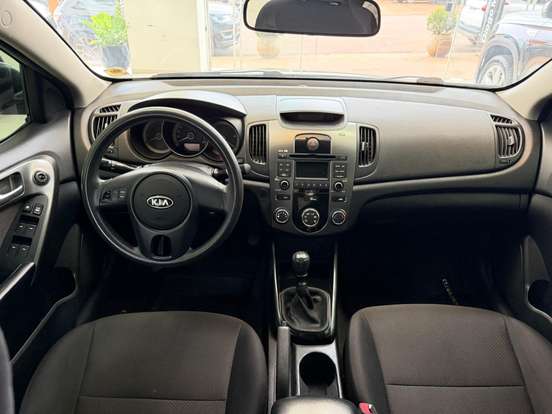 KIA-CERATO-1.6 EX3 SEDAN 16V GASOLINA 4P MANUAL KIA-CERATO-2011