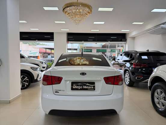 KIA-CERATO-1.6 EX3 SEDAN 16V GASOLINA 4P MANUAL KIA-CERATO-2011