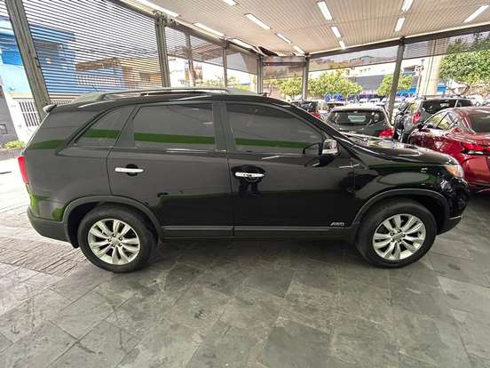 KIA-SORENTO-3.5 V6 GASOLINA EX 7L 4WD AUTOMÁTICO KIA-SORENTO-2012