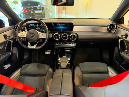 MERCEDES-BENZ-A 35 AMG-2019