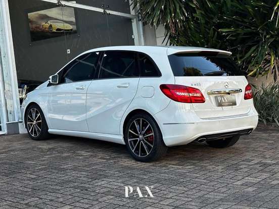 MERCEDES-BENZ-B 200-1.6 SPORT TURBO GASOLINA 4P AUTOMÁTICO MERCEDES-BENZ-B 200-2014