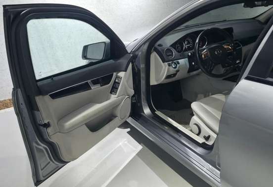 MERCEDES-BENZ-C 180-2012
