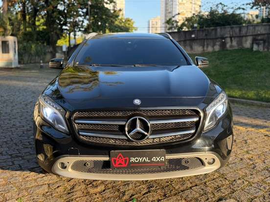 MERCEDES-BENZ-GLA 200-2017