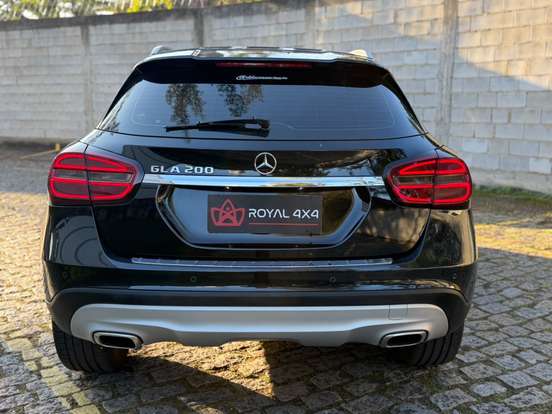 MERCEDES-BENZ-GLA 200-2017