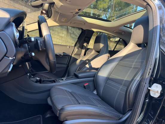 MERCEDES-BENZ-GLA 200-2017