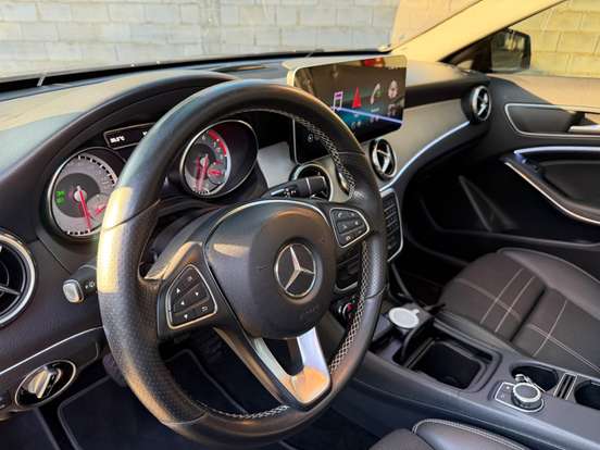 MERCEDES-BENZ-GLA 200-2017
