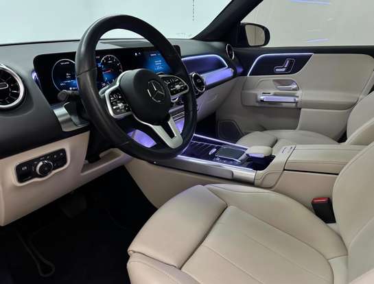 MERCEDES-BENZ-GLB 200-2020