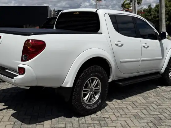 MITSUBISHI-L200 TRITON-3.2 HPE 4X4 CD 16V TURBO INTERCOOLER DIESEL 4P AUTOMÁTICO MITSUBISHI-L200 TRITON-2014