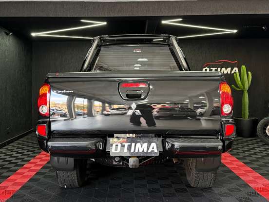 MITSUBISHI-L200 TRITON-3.5 HPE 4X4 CD V6 24V FLEX 4P AUTOMÁTICO MITSUBISHI-L200 TRITON-2014