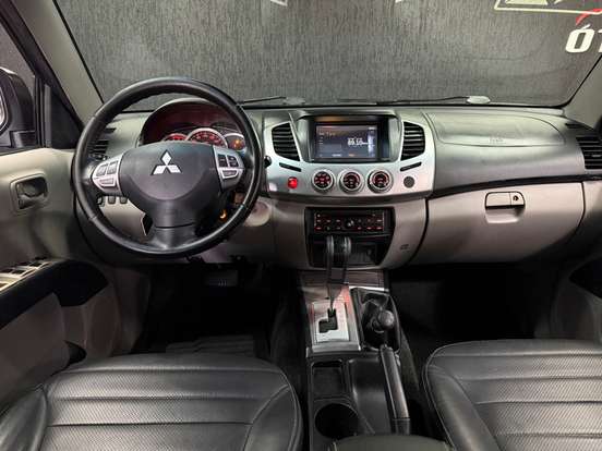 MITSUBISHI-L200 TRITON-3.5 HPE 4X4 CD V6 24V FLEX 4P AUTOMÁTICO MITSUBISHI-L200 TRITON-2014