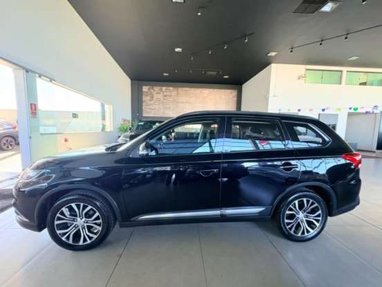 MITSUBISHI-OUTLANDER-2016