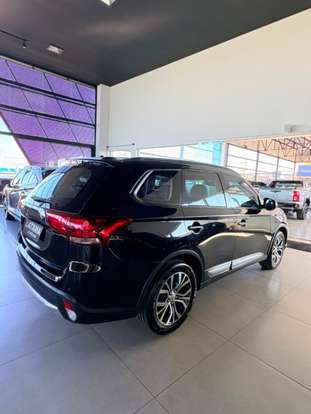 MITSUBISHI-OUTLANDER-2016