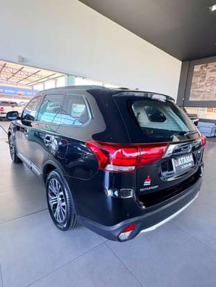 MITSUBISHI-OUTLANDER-2016