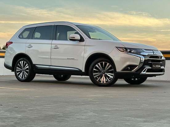 MITSUBISHI-OUTLANDER-2.2 MIVEC DI-D DIESEL HPE-S AWD AUTOMÁTICO MITSUBISHI-OUTLANDER-2020
