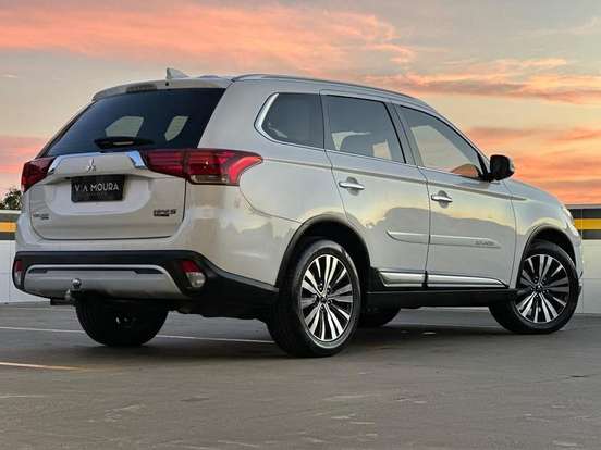 MITSUBISHI-OUTLANDER-2.2 MIVEC DI-D DIESEL HPE-S AWD AUTOMÁTICO MITSUBISHI-OUTLANDER-2020