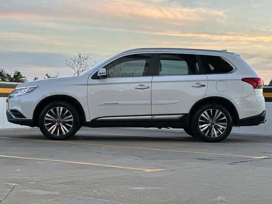 MITSUBISHI-OUTLANDER-2.2 MIVEC DI-D DIESEL HPE-S AWD AUTOMÁTICO MITSUBISHI-OUTLANDER-2020