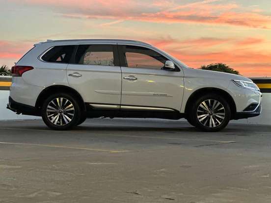 MITSUBISHI-OUTLANDER-2.2 MIVEC DI-D DIESEL HPE-S AWD AUTOMÁTICO MITSUBISHI-OUTLANDER-2020