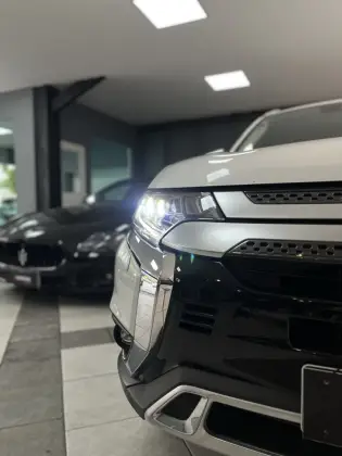 MITSUBISHI OUTLANDER 3.0 MIVEC V6 GASOLINA HPE-S AWD AUTOMÁTICO