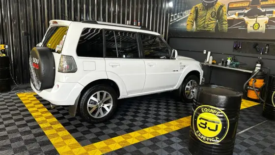 MITSUBISHI PAJERO TR4 2.0 4X4 16V 140CV FLEX 4P AUTOMÁTICO MITSUBISHI PAJERO TR4 2.0 4X4 16V 140CV FLEX 4P AUTOMÁTICO