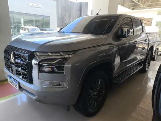 MITSUBISHI TRITON 2.4 BITURBO DIESEL CD HPE-S 4X4 AUTOMÁTICO MITSUBISHI TRITON 2.4 BITURBO DIESEL CD HPE-S 4X4 AUTOMÁTICO