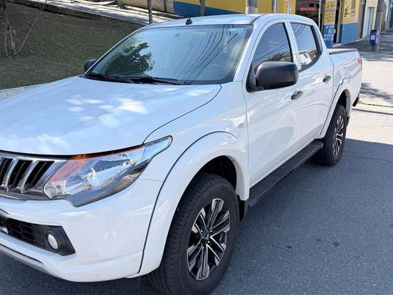 MITSUBISHI-L200 TRITON-2.4 16V TURBO DIESEL GLS CD 4X4 AUTOMÁTICO MITSUBISHI-L200 TRITON-2024