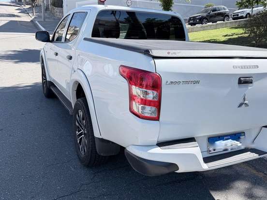 MITSUBISHI-L200 TRITON-2.4 16V TURBO DIESEL GLS CD 4X4 AUTOMÁTICO MITSUBISHI-L200 TRITON-2024