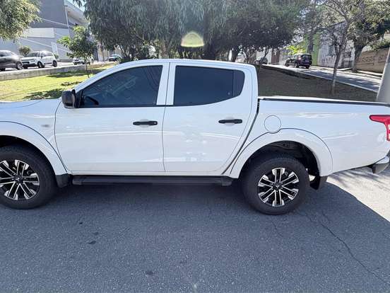 MITSUBISHI-L200 TRITON-2.4 16V TURBO DIESEL GLS CD 4X4 AUTOMÁTICO MITSUBISHI-L200 TRITON-2024