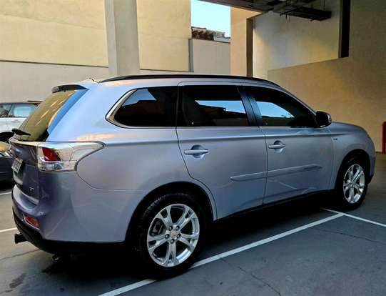 MITSUBISHI-OUTLANDER-2014